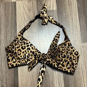 Size medium. Never worn.